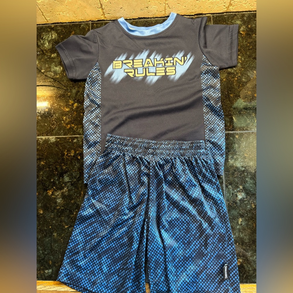 Spalding Boys Gray and Blue Graphic T-Shirt and Shorts Set